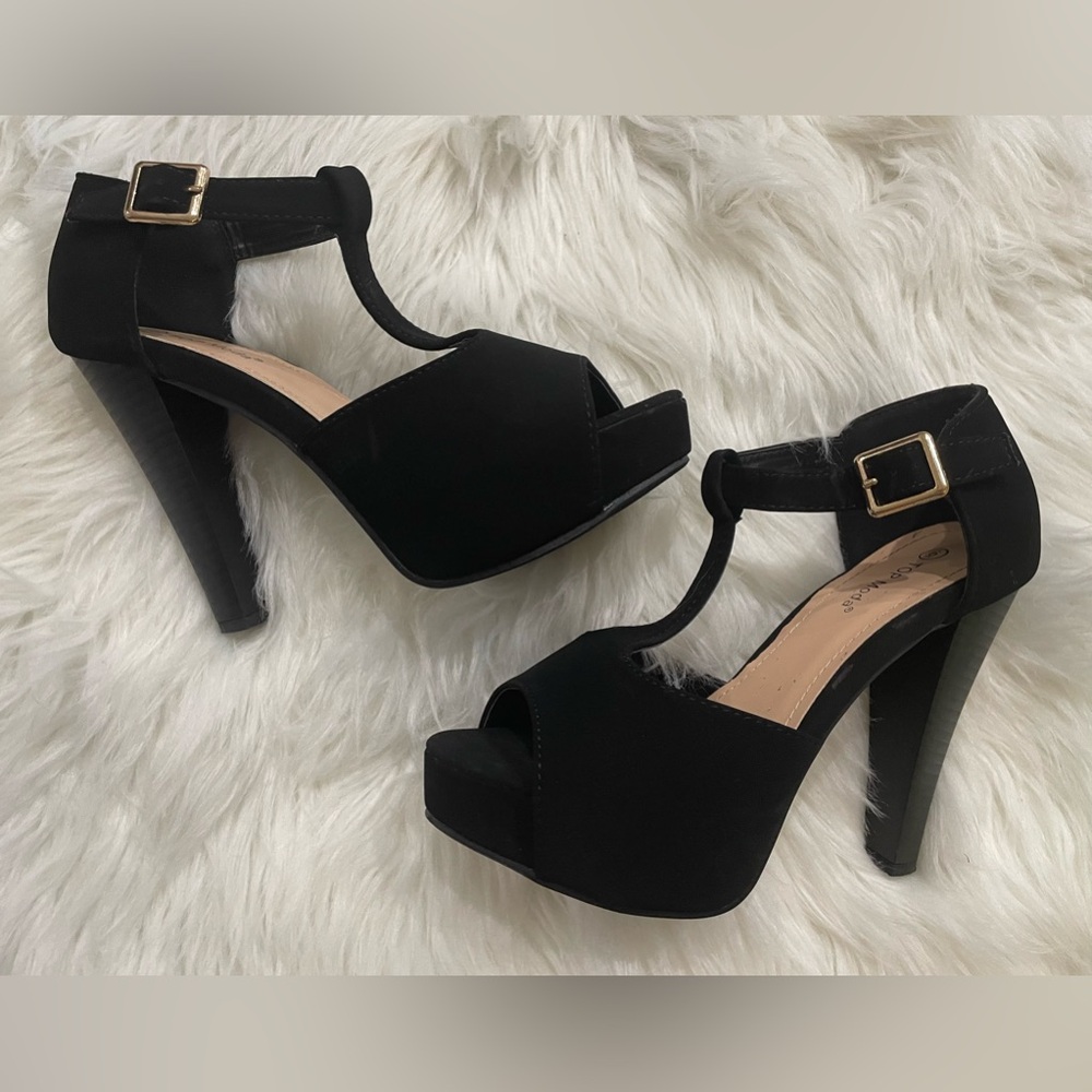 NEW! Women’s Top Moda Table-1 peep toe platform chunky heel. Size 6. Black.